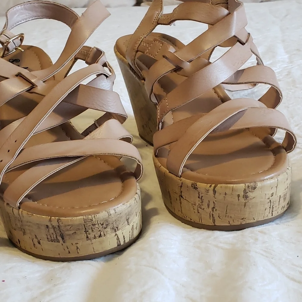 SELF ESTEEM  NUDE PLATFORMS SANDALS SIZE 81/2 NEW